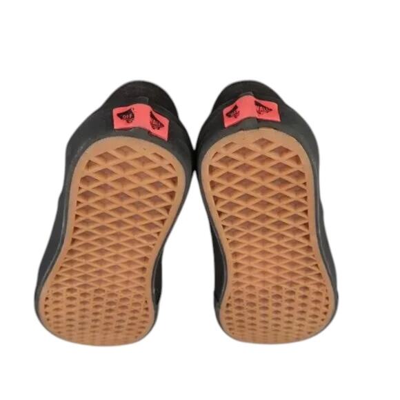 Vans Shoes Womens 6.5 Sneakers Classic Slip On Casual Black Canvas Skate Active - Picture 11 of 12